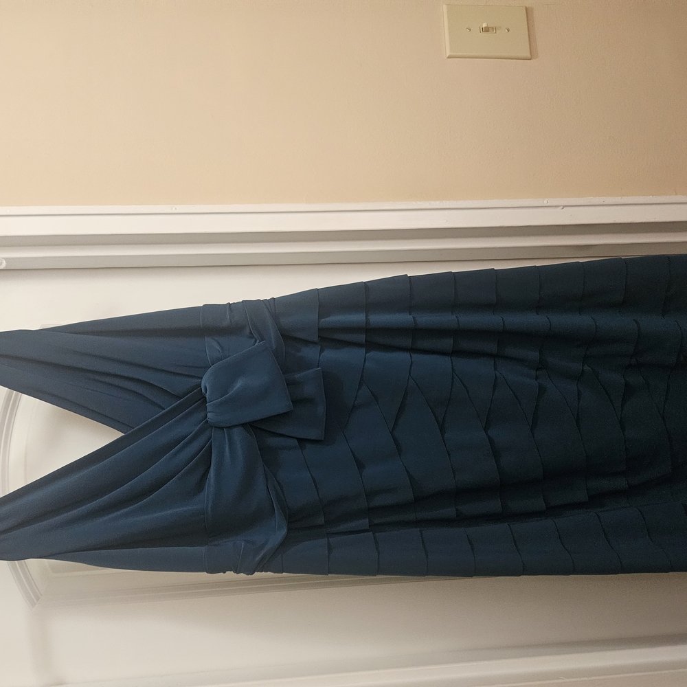 Jones New York Green Pleated Tie Front Sheath Dress